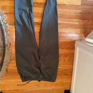 Lululemon Men's army green woven air  Pants